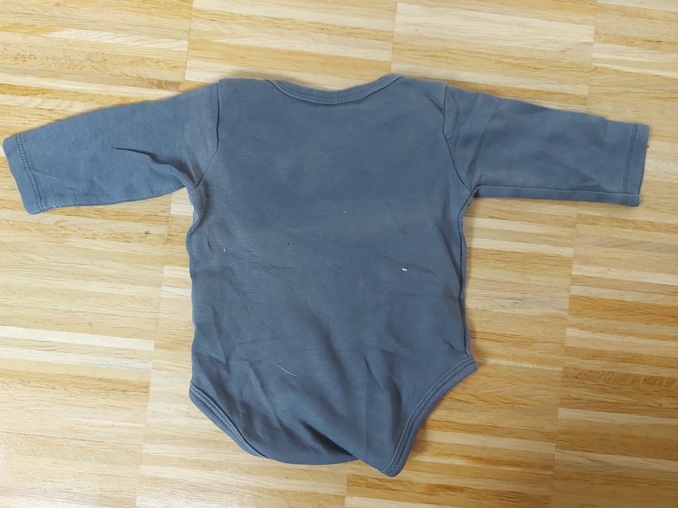 grauer Langarm Babybody 