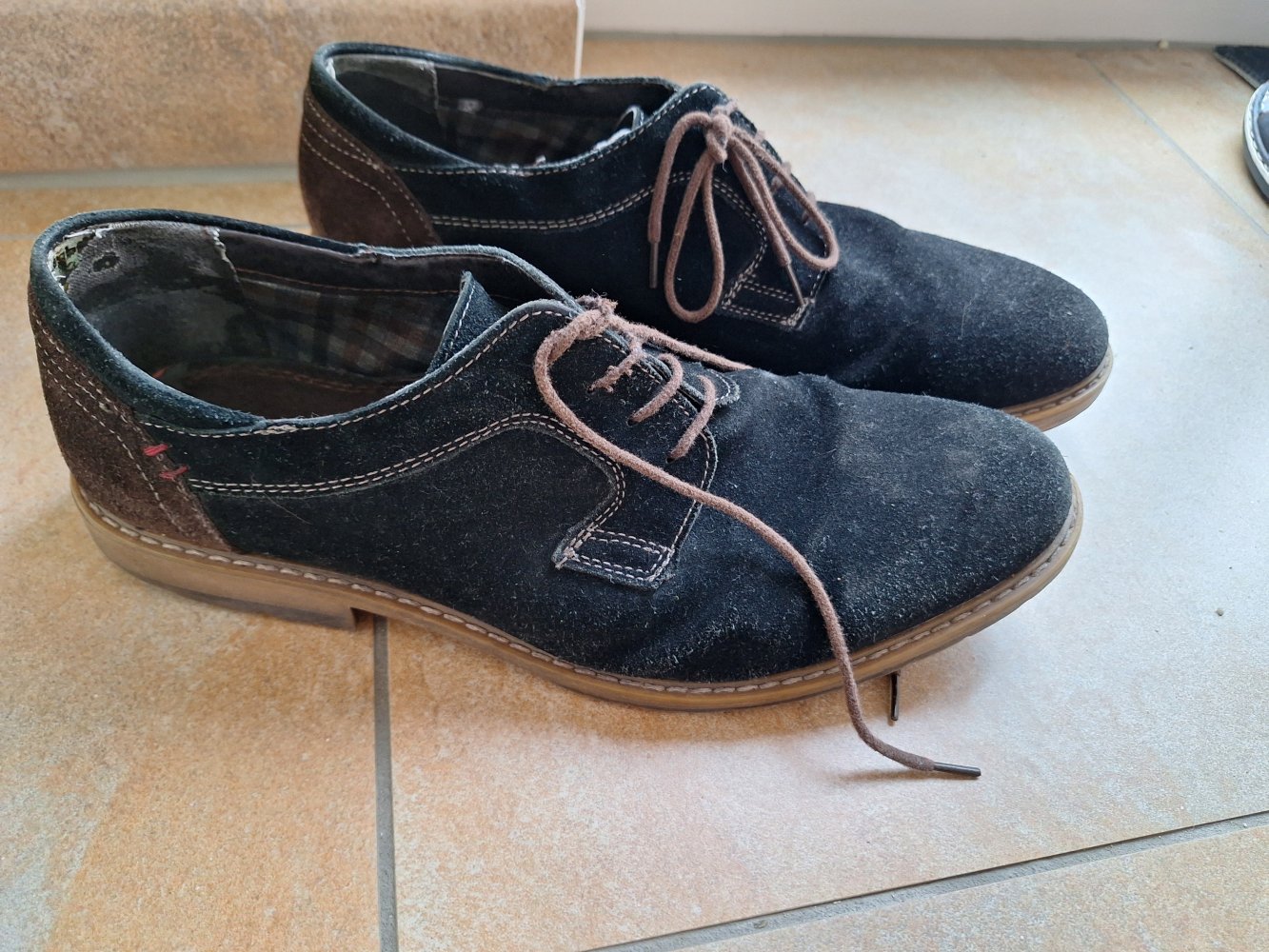 schwarze Herrenschuhe, Gr. 43