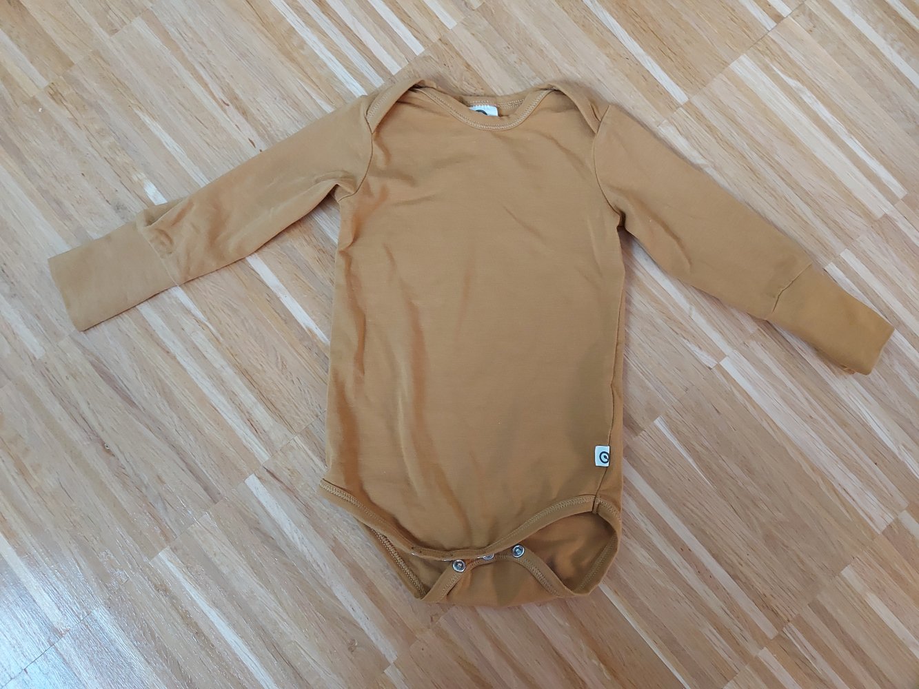 langärmliger senf/ockergelber Babybody Gr. 62 von müsli