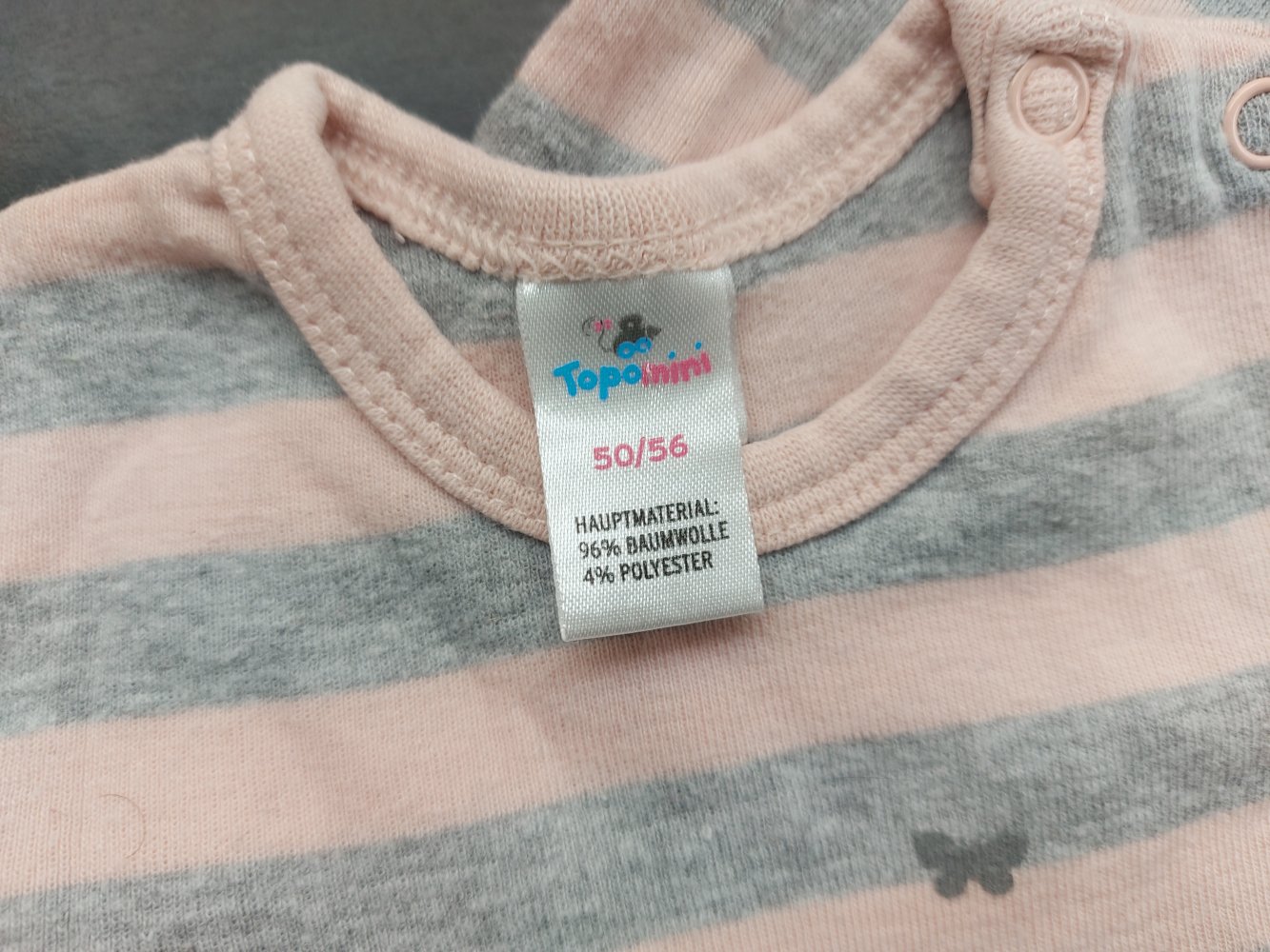 kurzärmliger rosa-grau gestreifter Body mit Häschenmotiv, Gr. 50/56 Osteroutfit