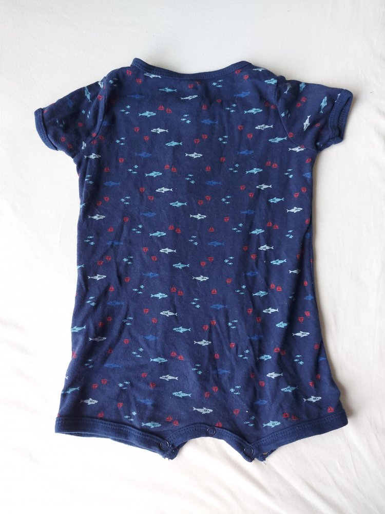 Dunkelblauer Babypyjama /Schlafstrampler mit Hai, Gr. 74 Jumper