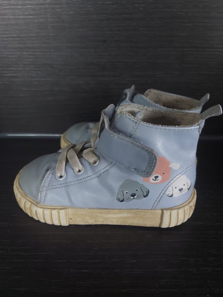 hellblaue Sneaker mit Hundemotiv, gefüttert, Gr. 22