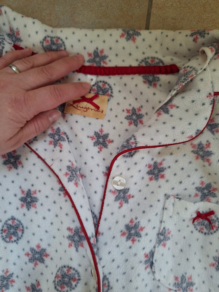 Weißer Kuschelpyjama Gr. M