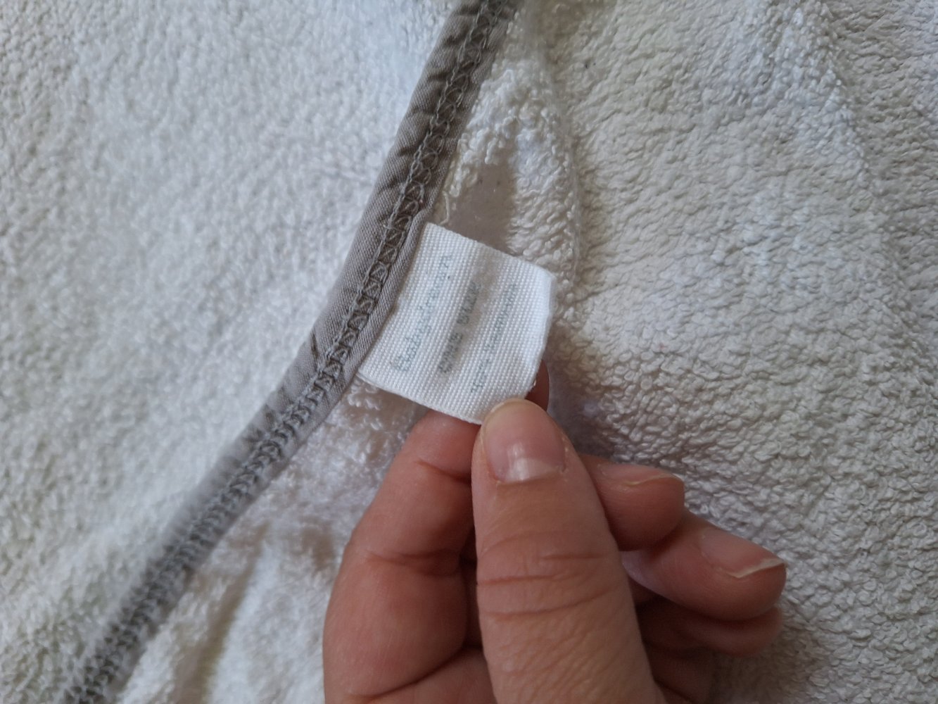 weißes Baby-Kapuzenhandtuch mit Pinguin