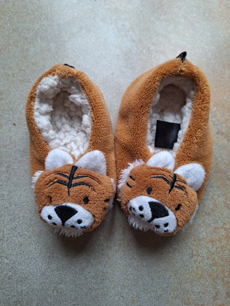 flauschige gefütterte Tiger-Hausschuhe Gr. 21/22