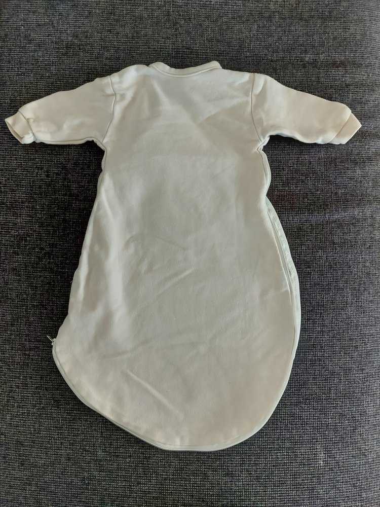 weißer Neugeborenen-Babyschlafsack mit Ärmeln 50 cm