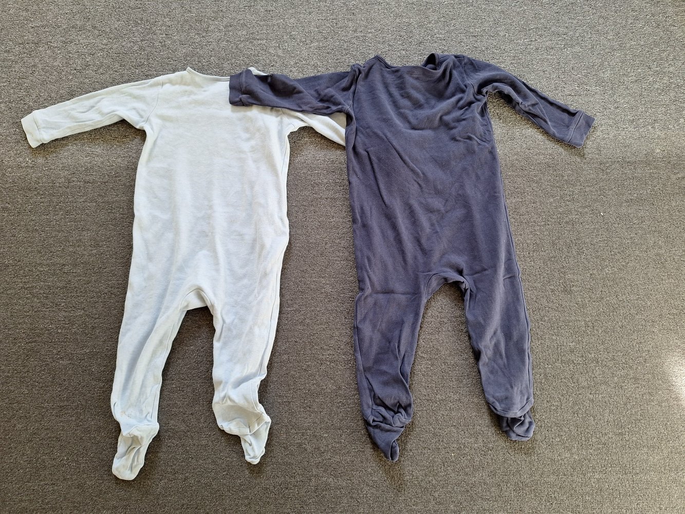 hellblauer und dunkelblauer Pyjama I love my daddy mummy