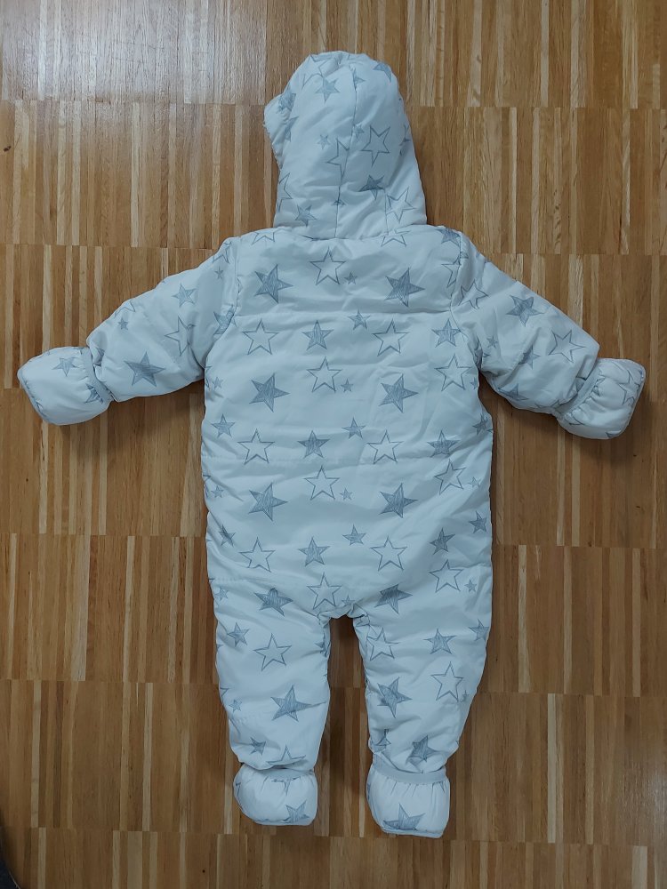 gefütterter weißer Schneeanzug mit Sternen, Gr. 62/68