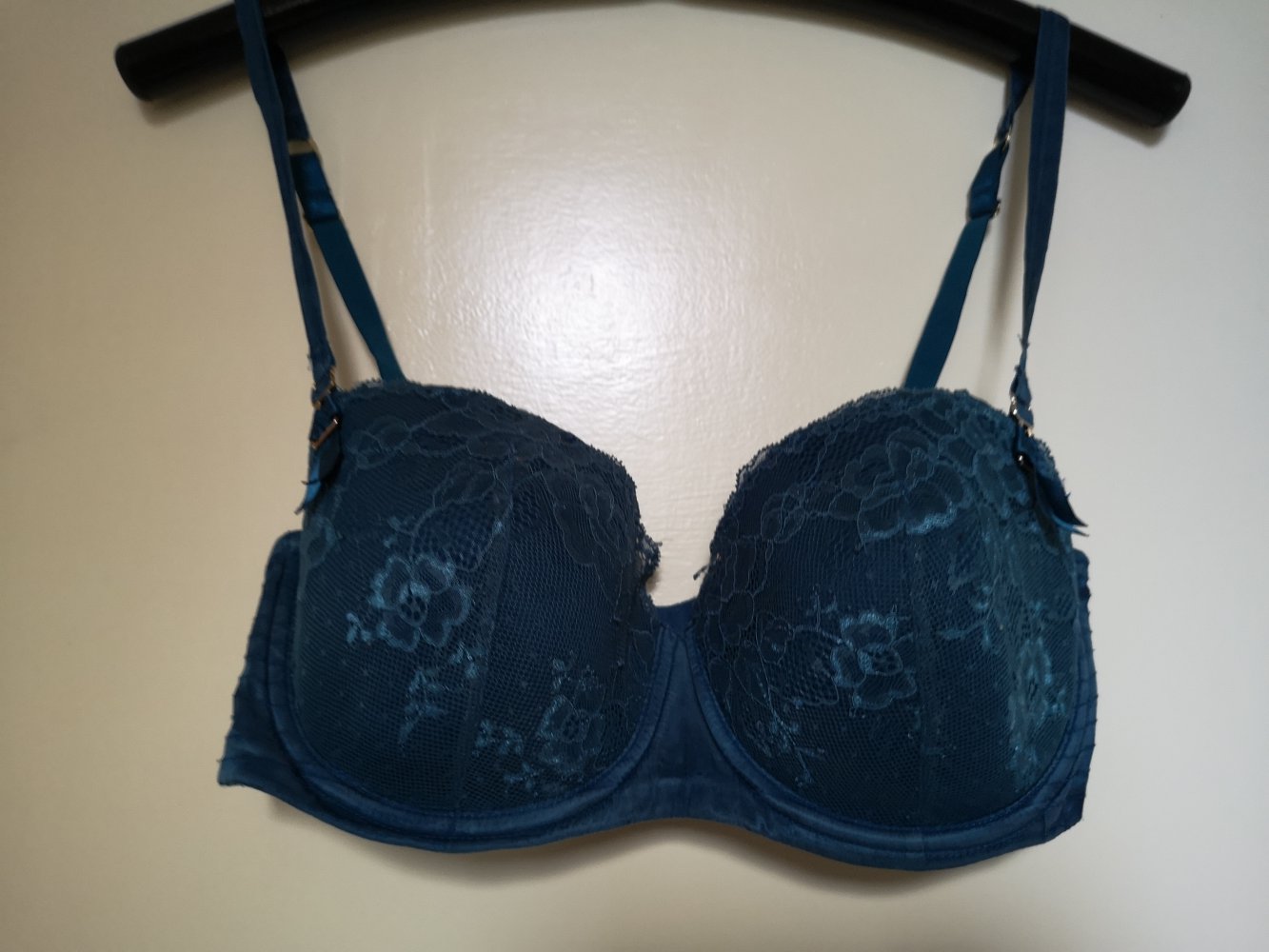 türkiser Balconette-BH mit türkisfarbener Spitze 80D
