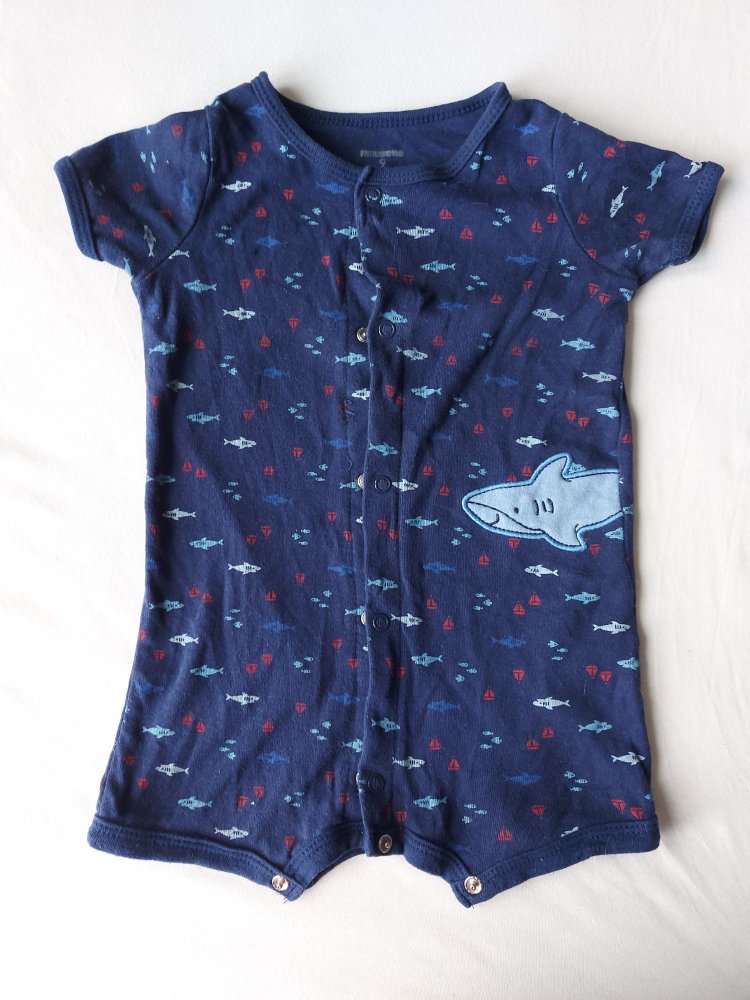 Dunkelblauer Babypyjama /Schlafstrampler mit Hai, Gr. 74 Jumper