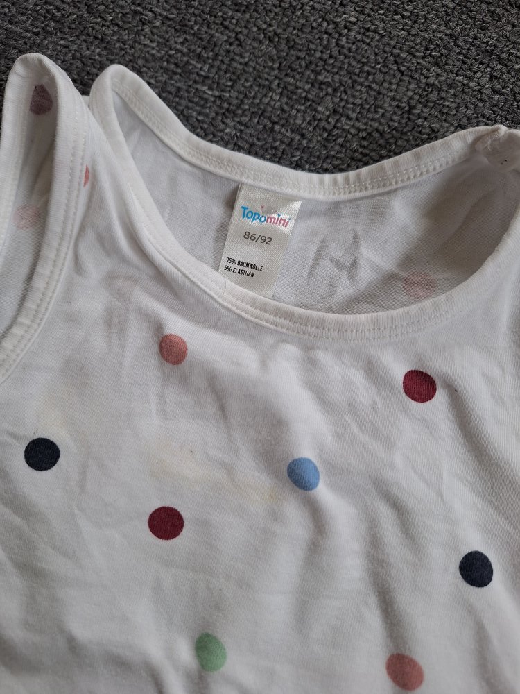 weißes Unterhemd mit Punkten Gr. 86/92