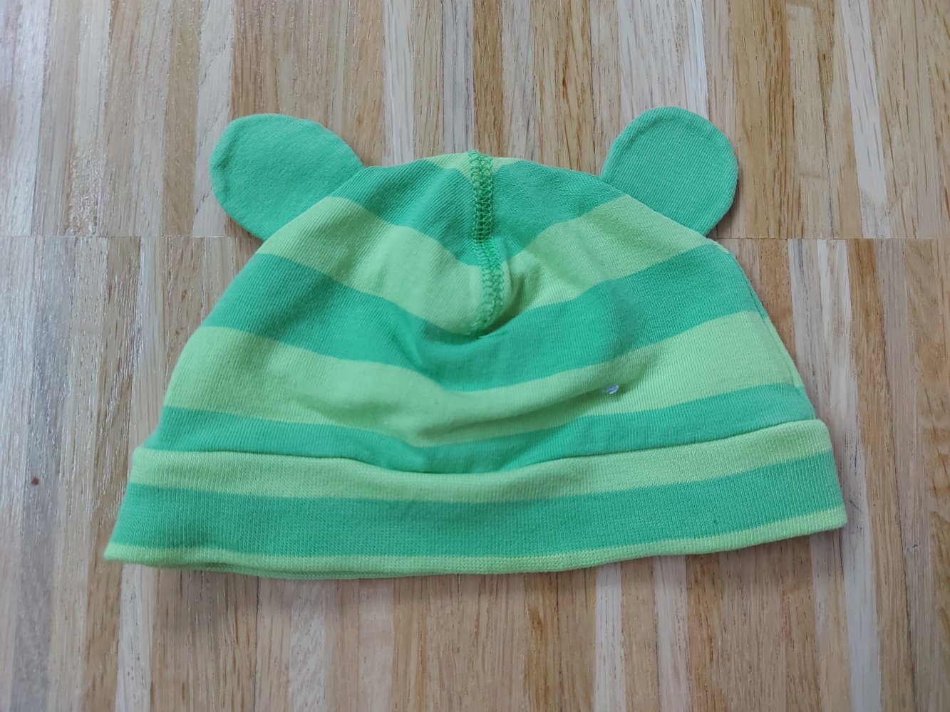 grüne Froschmütze für Babys