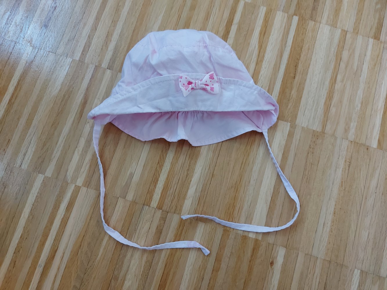 rosa Sommerhut mit Schleife für Babys, Gr. 43-45 mit Schnüren