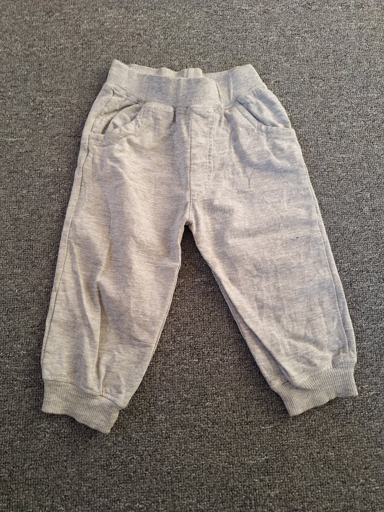 graue Jogginghose Gr. 80