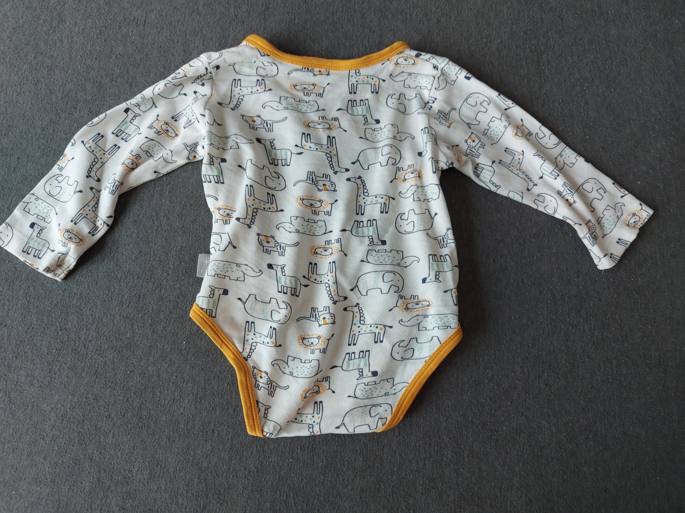 Weiß-oranger Langarm-Wickelbody in Gr. 62/68 mit niedlichen Wildtiermotiven