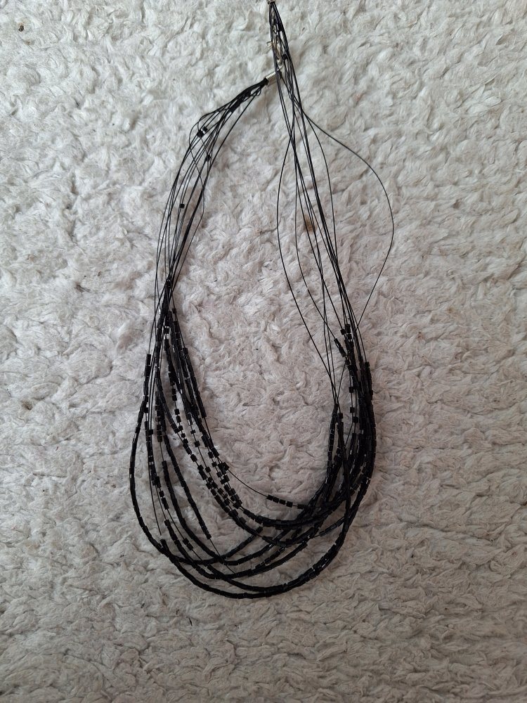 schwarze mehrreihige Modeschmuck-Halskette, Statementkette