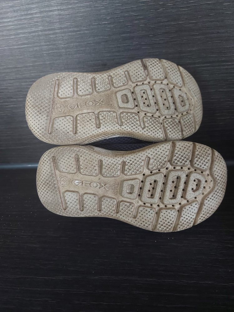 Kleinkind-Turnschuhe mit Klettverschluss von Geox, Gr. 22