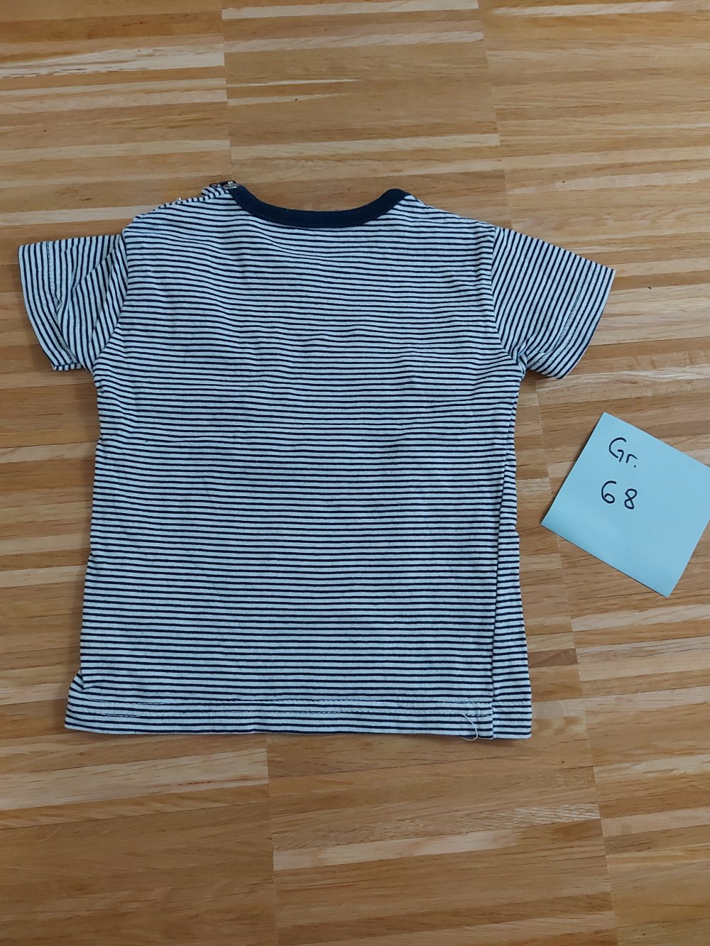 kurzärmliges weiß-blau gestreiftes T-Shirt mit Wal, Gr. 68