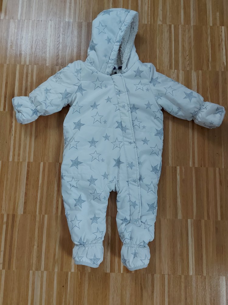 gefütterter weißer Schneeanzug mit Sternen, Gr. 62/68