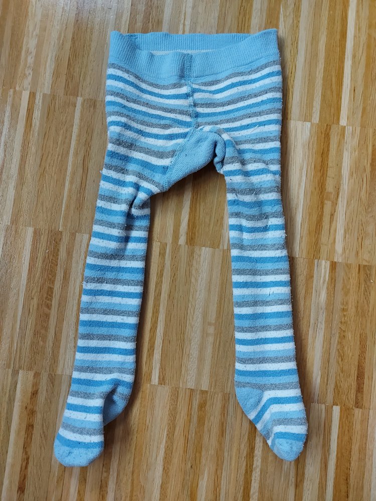 dicke hellblau-gestreifte Strumpfhose, gefüttert