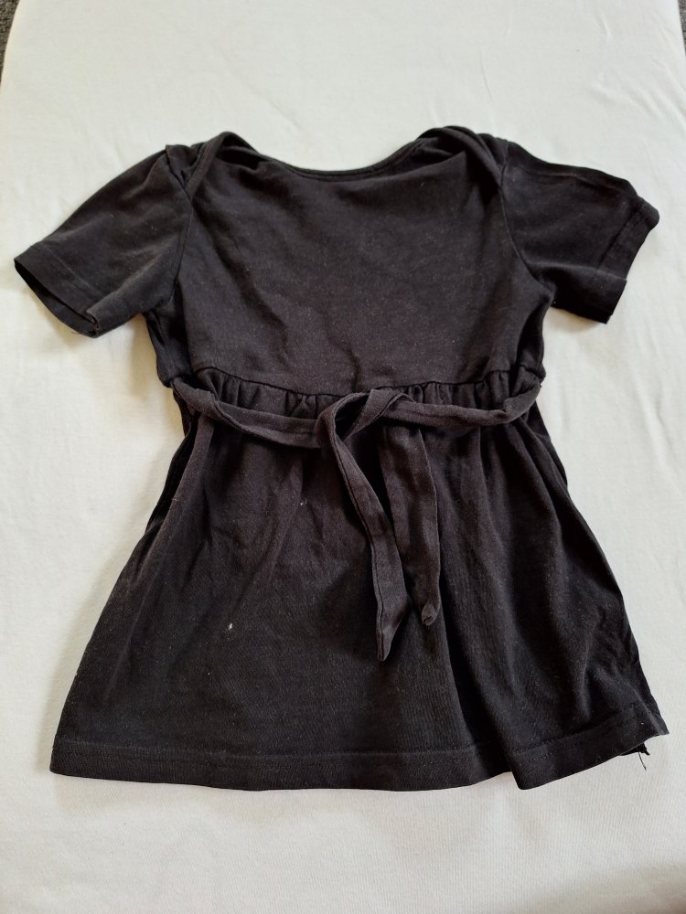schwarzes T-Shirt-Kleidchen, kurzärmlig, ca. Gr. 80/86