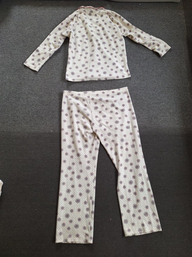 Weißer Kuschelpyjama Gr. M