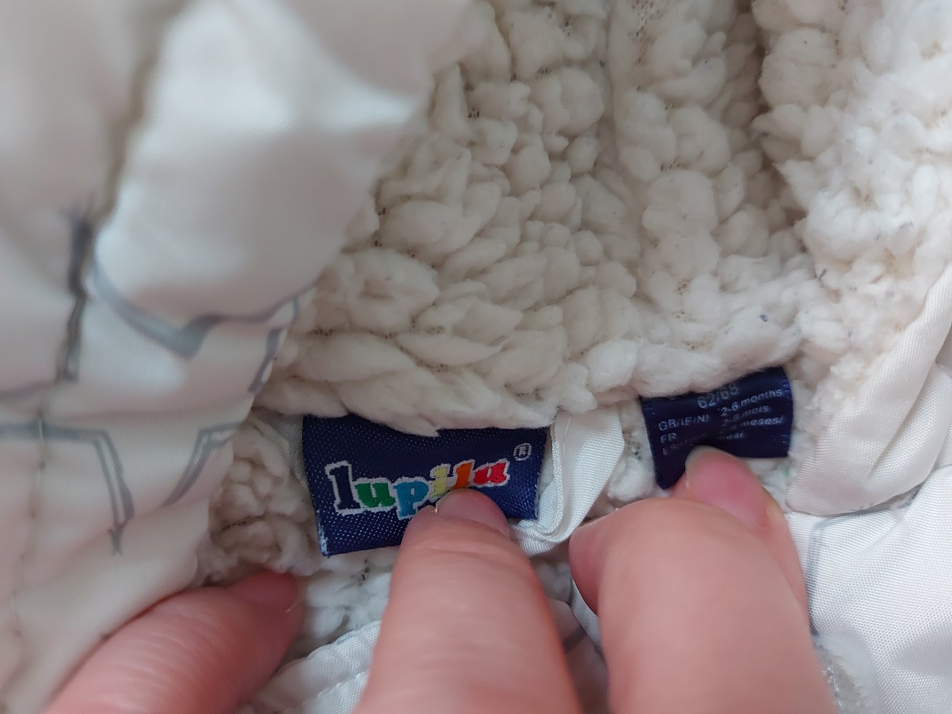 gefütterter weißer Schneeanzug mit Sternen, Gr. 62/68