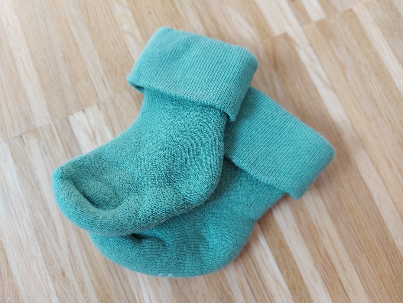 grüne Erstlingssöckchen / Babysocken 0-6 Monate, NEU