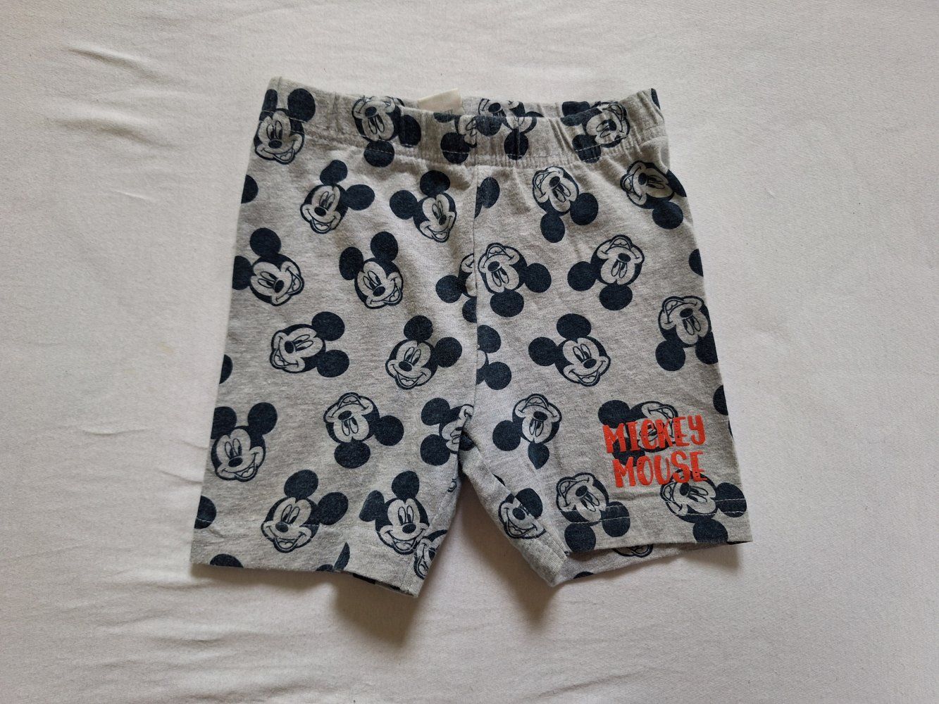 Kurze graue Mickey Mouse Radlerhose Gr. 80