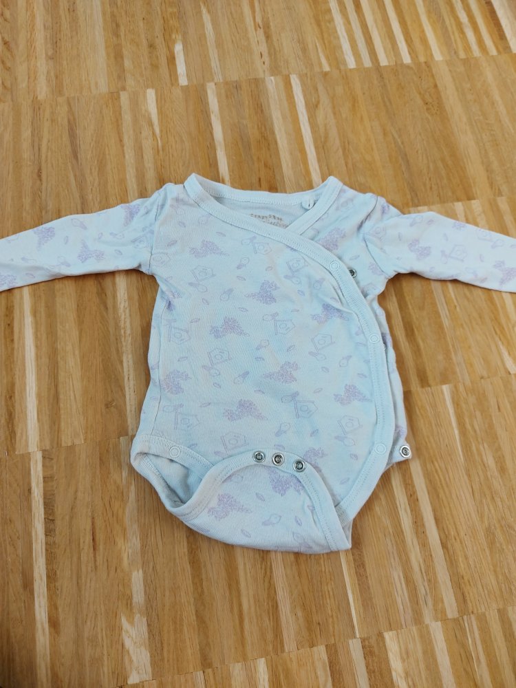 weißer Langarm-Wickelbody mit süßem lila Spatzen-Muster Gr. 50/56