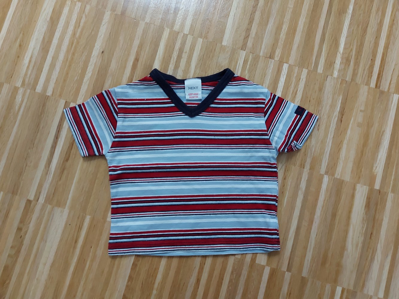kurzärmliges blau-rot gestreiftes T-Shirt für Babys, 3-6 Monate