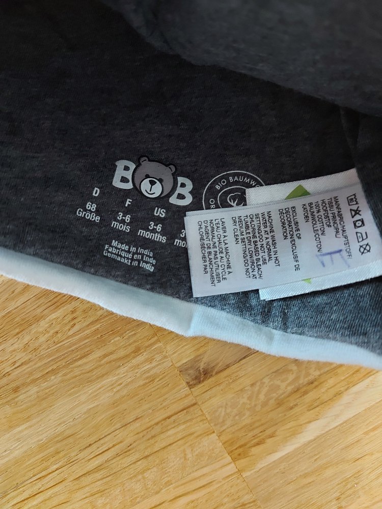 weiß-grau gestreifte Babymütze mit Bommel, Gr. 68 (3-6 Monate)