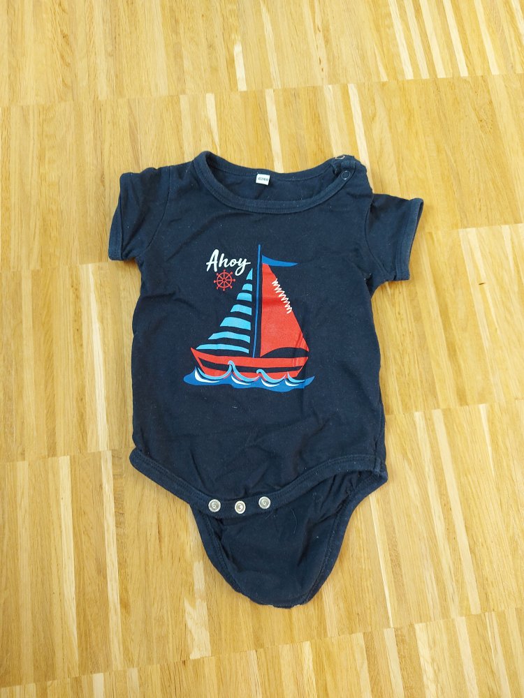 dunkelblauer kurzärmliger Marine-Body mit Segelboot 