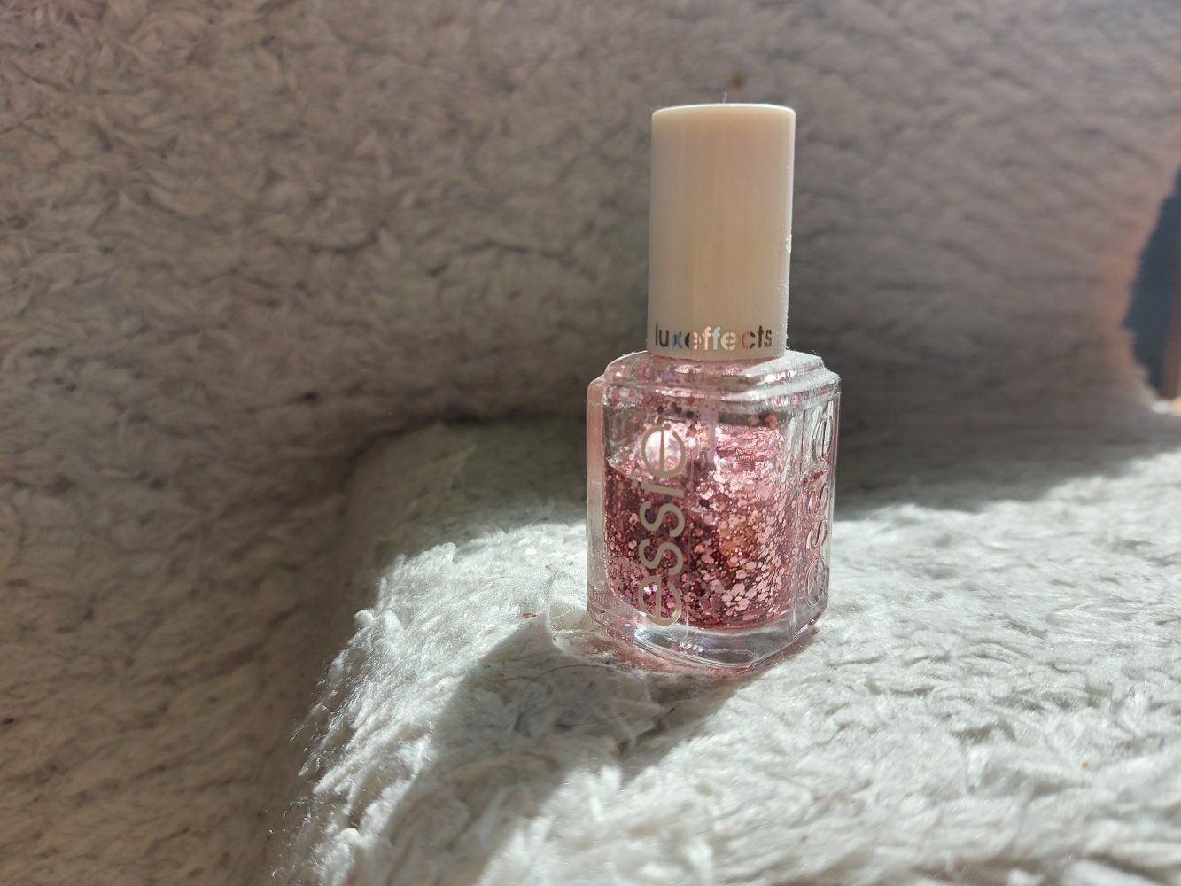 essie luxeffects 954 a cut above Nagellack Überlack
