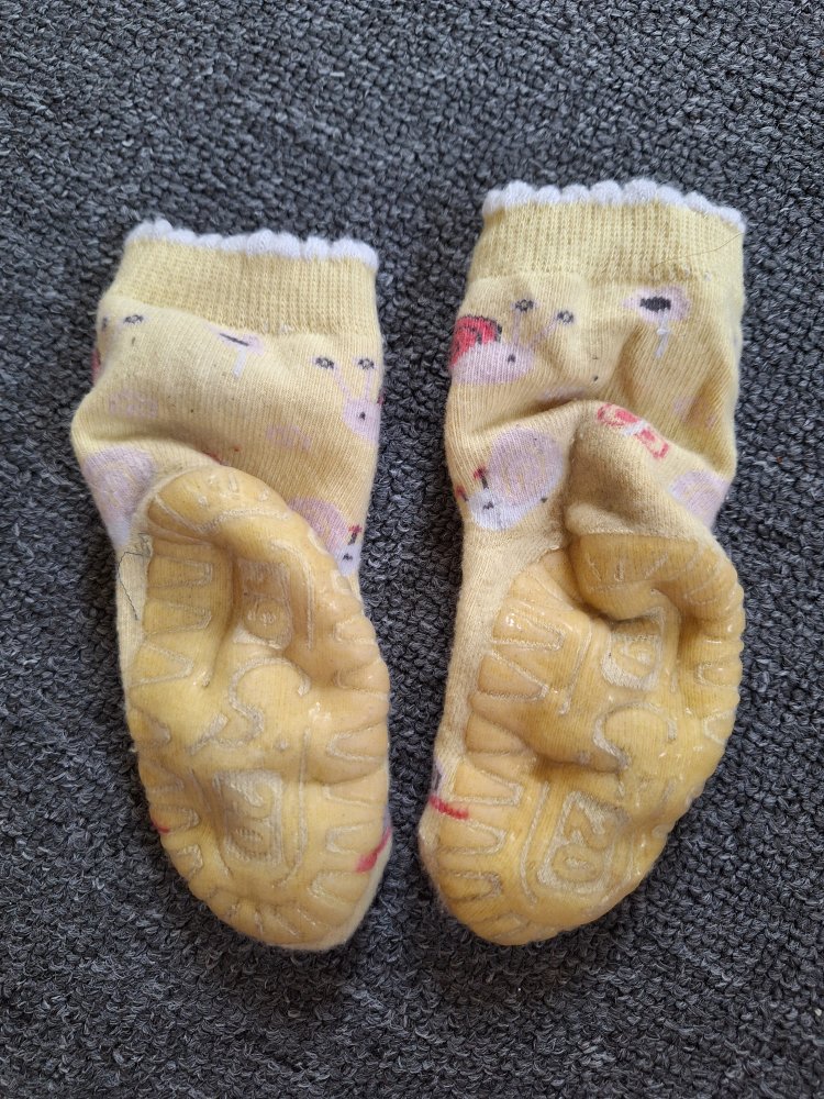 Gelbe Stoppersocken mit Schnecken, Gr. 19-20