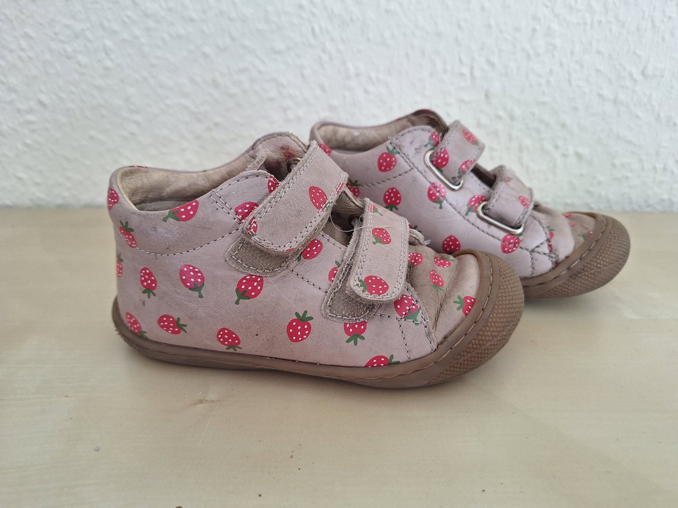 Naturino Lauflerner Schuhe Erdbeeren Gr. 24