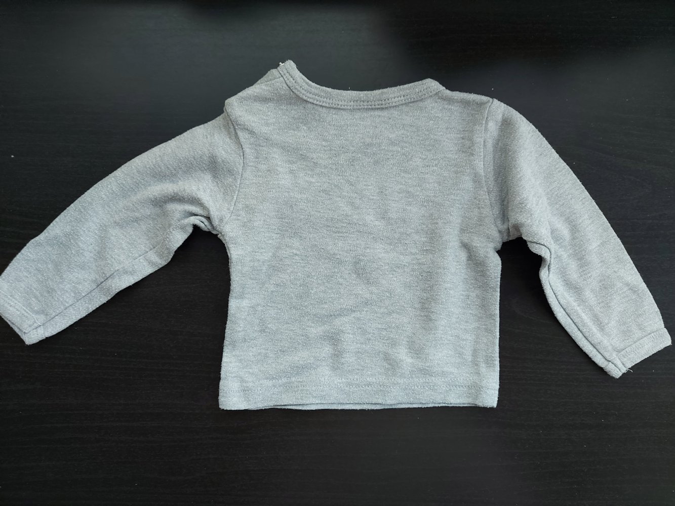 langärmliger grauer Babypullover Gr. 50/56 Longsleeve / Shirt unisex / geschlechtsneutral