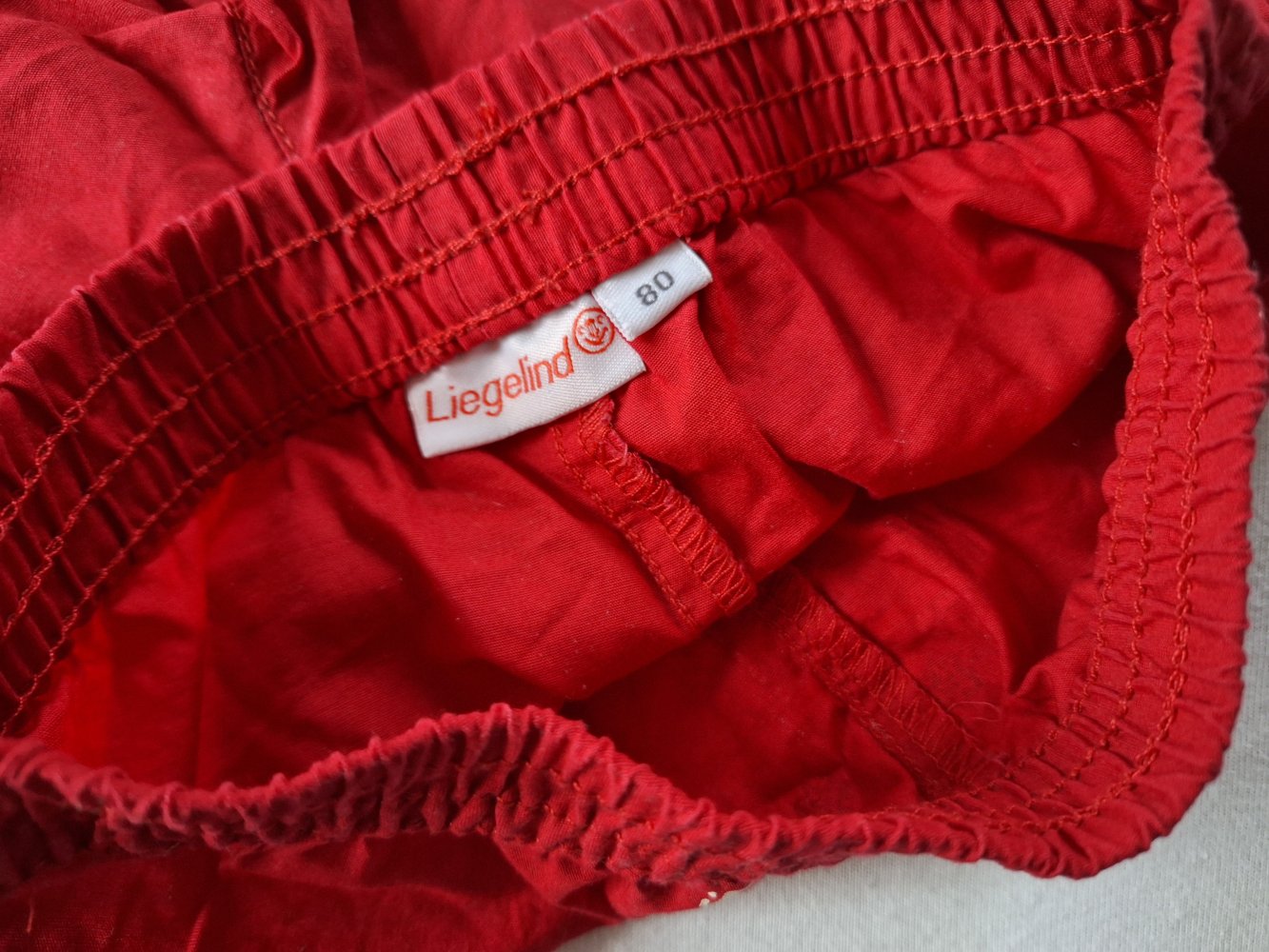 kurze rote Hose im Trachtenlook, Gr. 80