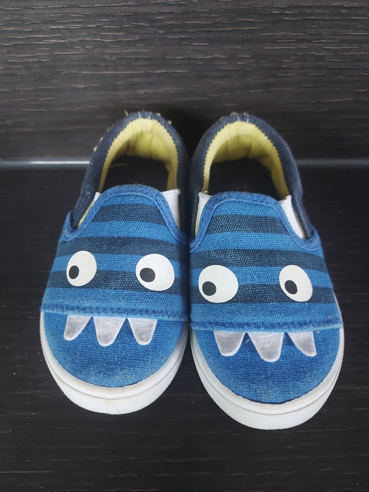 Monster-Hausschuhe, Gr. 23