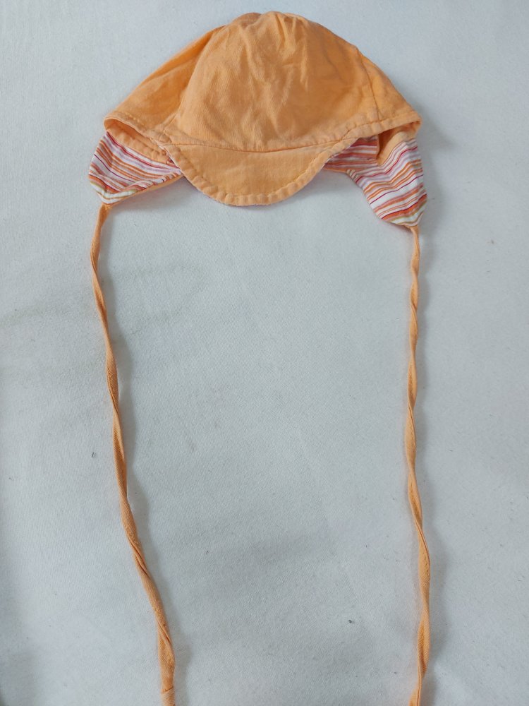 hellorangefarbener Sommerhut mit Schirmchen für Babys mit Schnüren, Gr. 50 / Schirmmütze