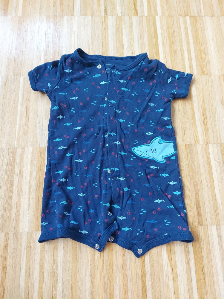 Dunkelblauer Babypyjama /Schlafstrampler mit Hai, Gr. 74 Jumper