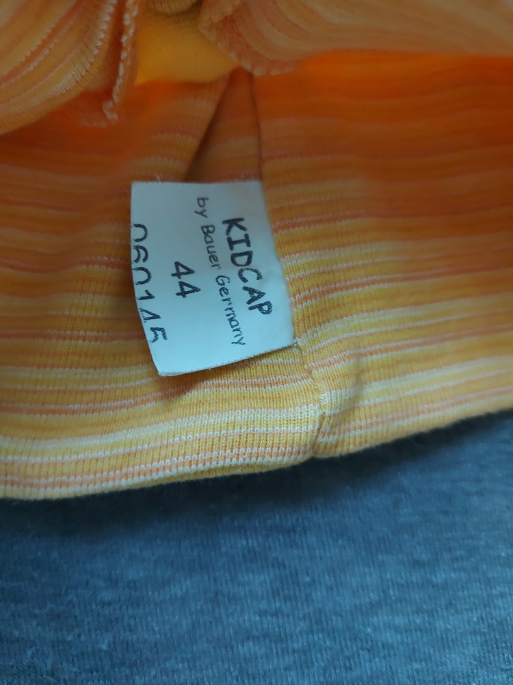 sonnengelbe Babymütze Gr. 44 geschlechtsneutral / unisex