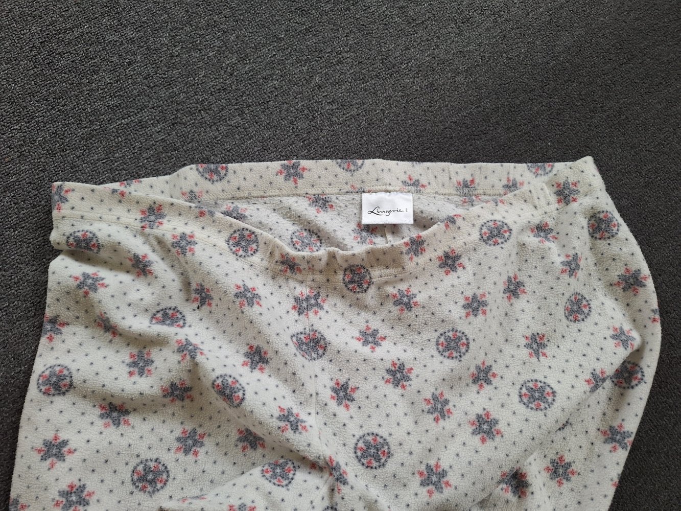 Weißer Kuschelpyjama Gr. M