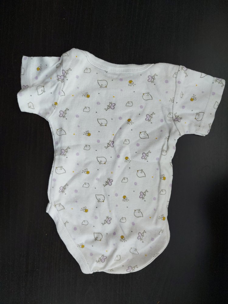 Niedlicher Kurzarmbody mit Frühlingsmotiven, Gr. 50/56