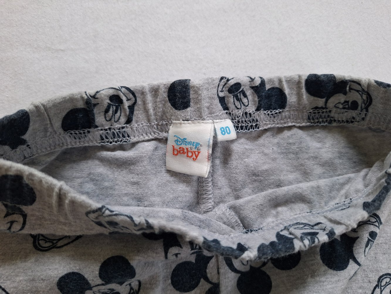Kurze graue Mickey Mouse Radlerhose Gr. 80