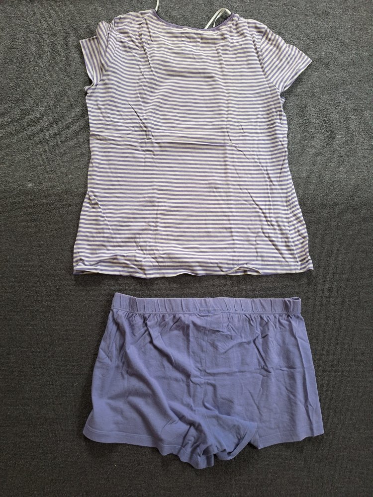 Kurzer lila Schlafanzug mit Minnie Mouse, Gr. M