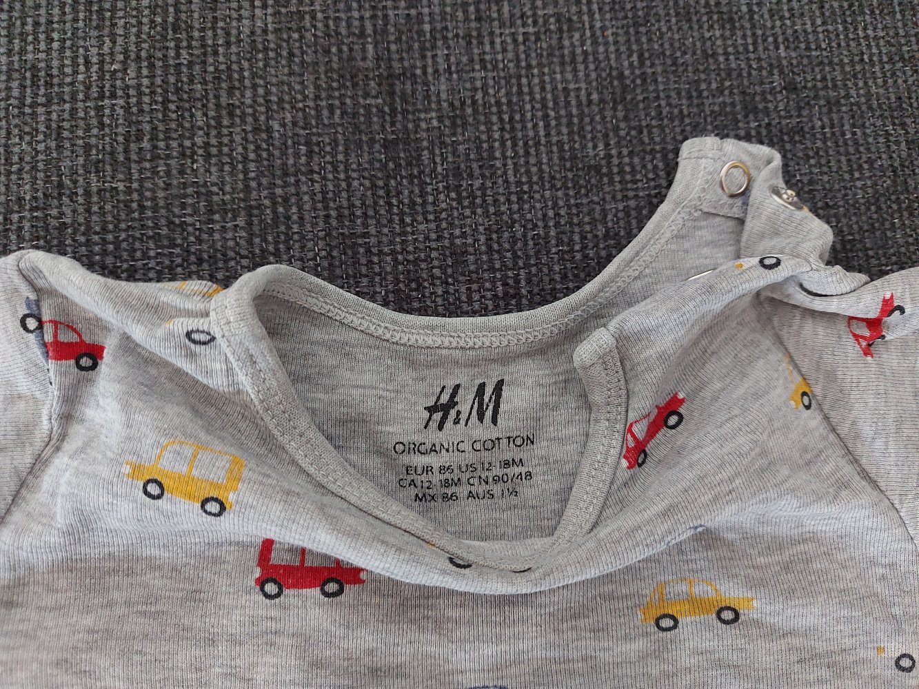 kurzärmliger grauer Babybody mit Autos Gr. 80