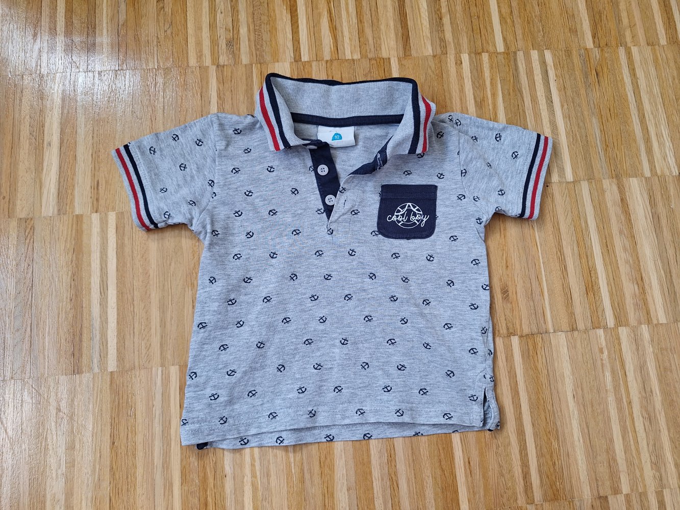 Graues Poloshirt mit Ankern Gr. 92