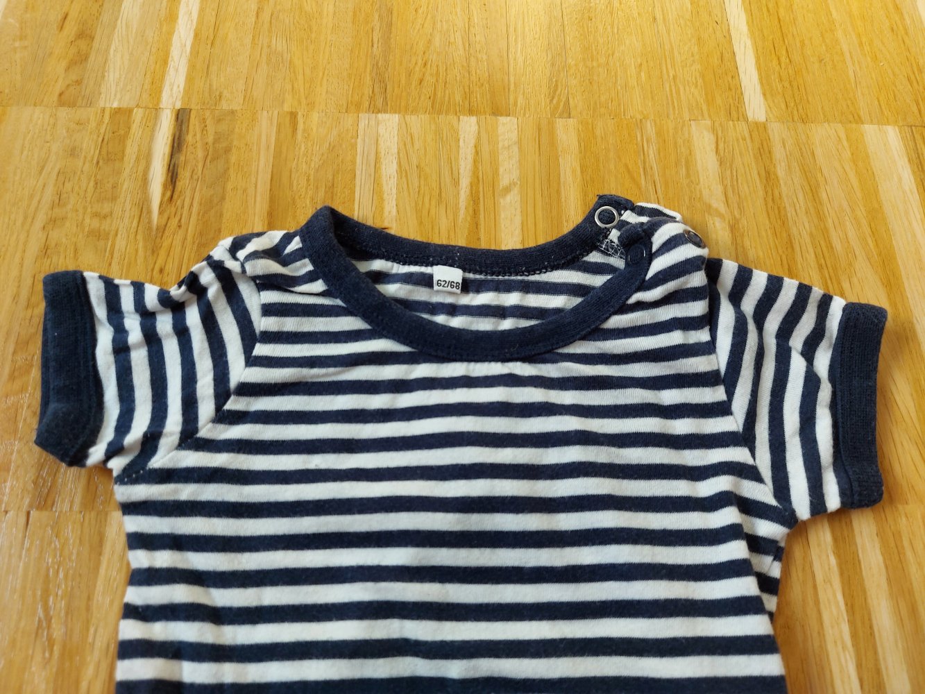 dunkelblau-gestreifter kurzärmliger Marine-Body Gr. 62/68
