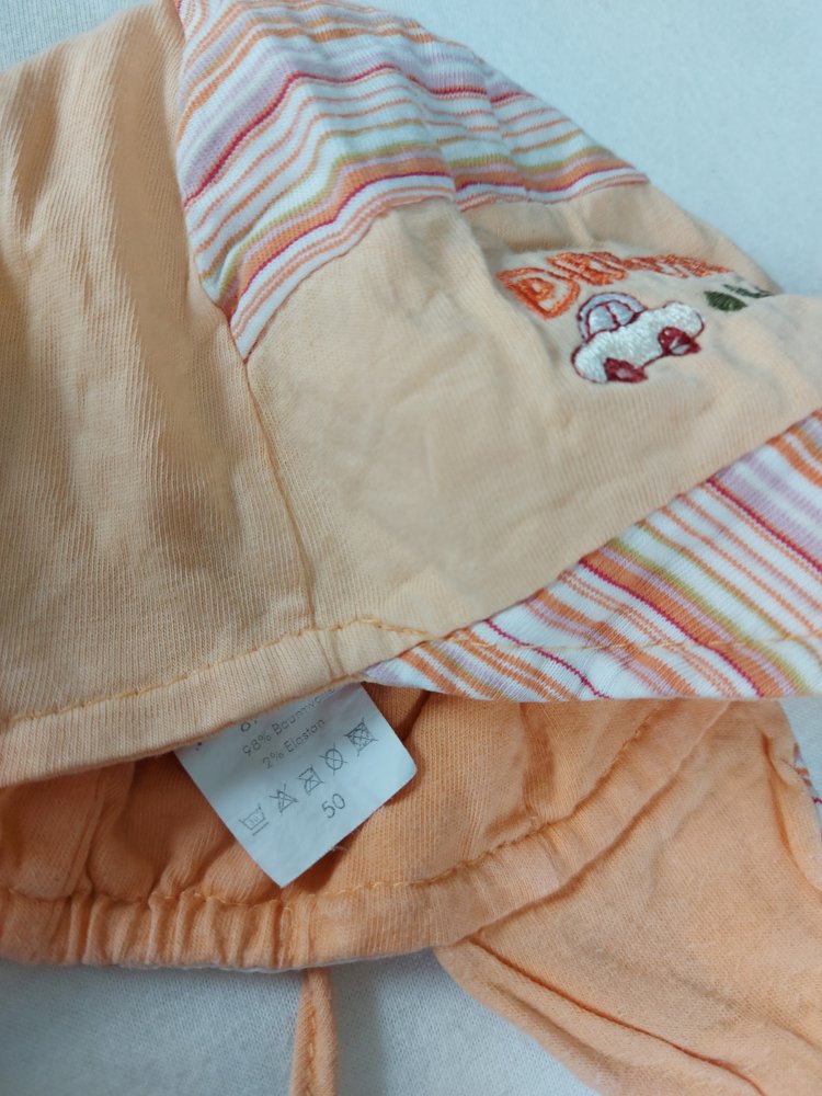 hellorangefarbener Sommerhut mit Schirmchen für Babys mit Schnüren, Gr. 50 / Schirmmütze